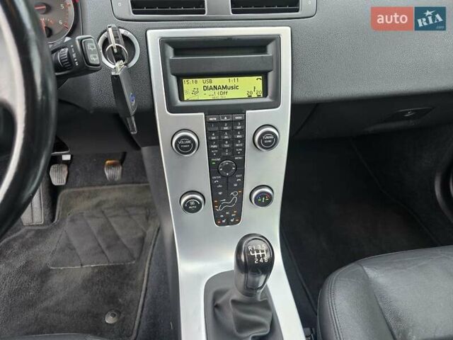 Черный Вольво В50, объемом двигателя 1.6 л и пробегом 192 тыс. км за 8599 $, фото 64 на Automoto.ua