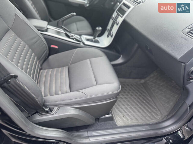 Черный Вольво В50, объемом двигателя 2 л и пробегом 200 тыс. км за 11300 $, фото 23 на Automoto.ua