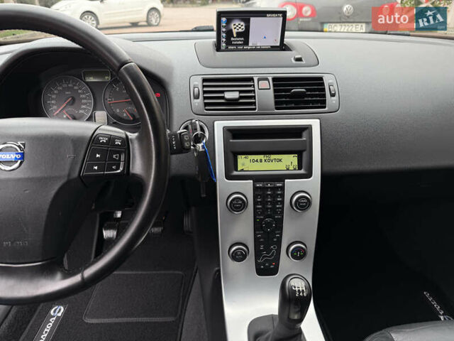 Черный Вольво В50, объемом двигателя 1.6 л и пробегом 244 тыс. км за 8850 $, фото 54 на Automoto.ua
