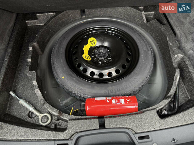 Черный Вольво В50, объемом двигателя 1.6 л и пробегом 244 тыс. км за 8850 $, фото 99 на Automoto.ua