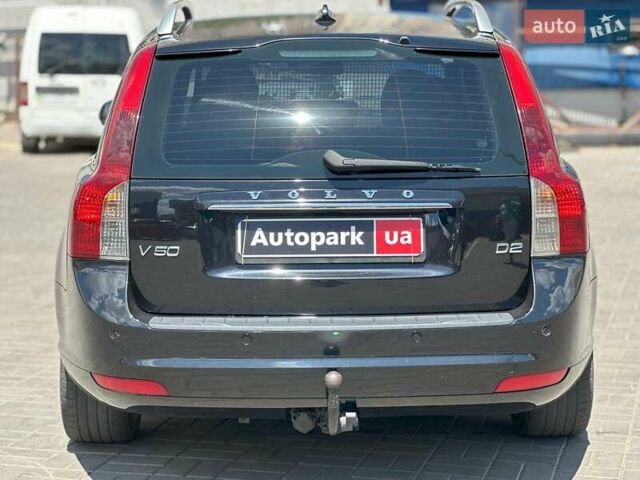 Черный Вольво В50, объемом двигателя 1.6 л и пробегом 235 тыс. км за 8590 $, фото 5 на Automoto.ua