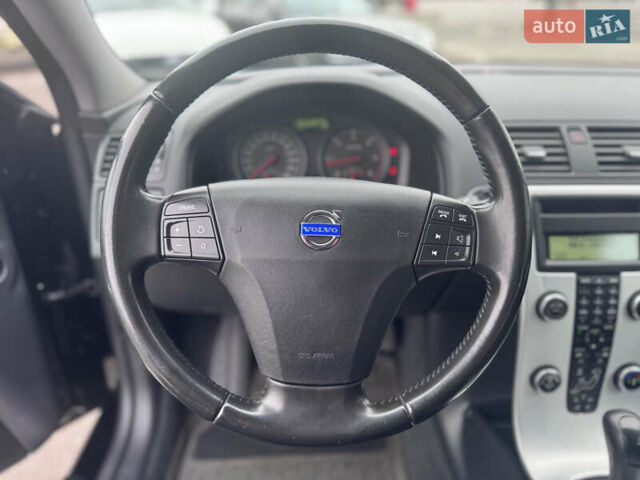 Черный Вольво В50, объемом двигателя 2 л и пробегом 200 тыс. км за 11300 $, фото 34 на Automoto.ua