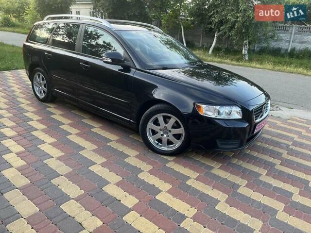 Черный Вольво В50, объемом двигателя 1.6 л и пробегом 237 тыс. км за 9100 $, фото 1 на Automoto.ua