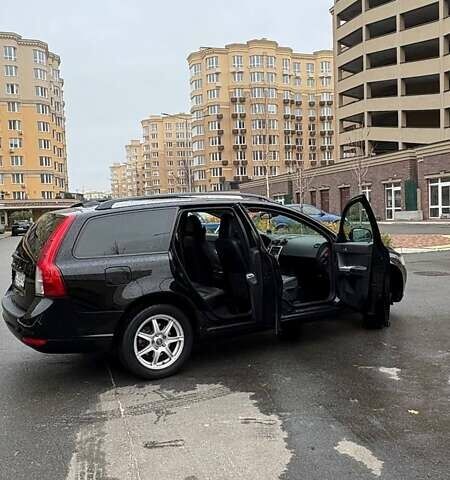 Черный Вольво В50, объемом двигателя 1.6 л и пробегом 320 тыс. км за 7800 $, фото 6 на Automoto.ua