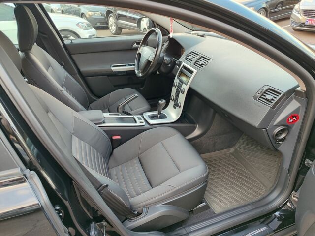 Черный Вольво В50, объемом двигателя 2 л и пробегом 200 тыс. км за 11299 $, фото 10 на Automoto.ua