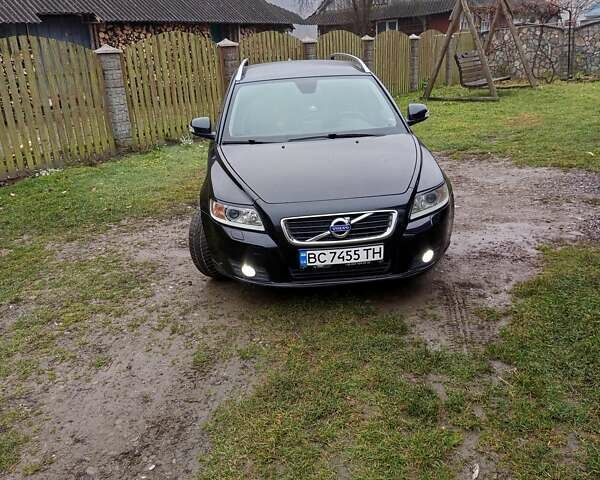 Черный Вольво В50, объемом двигателя 1.56 л и пробегом 248 тыс. км за 8400 $, фото 1 на Automoto.ua