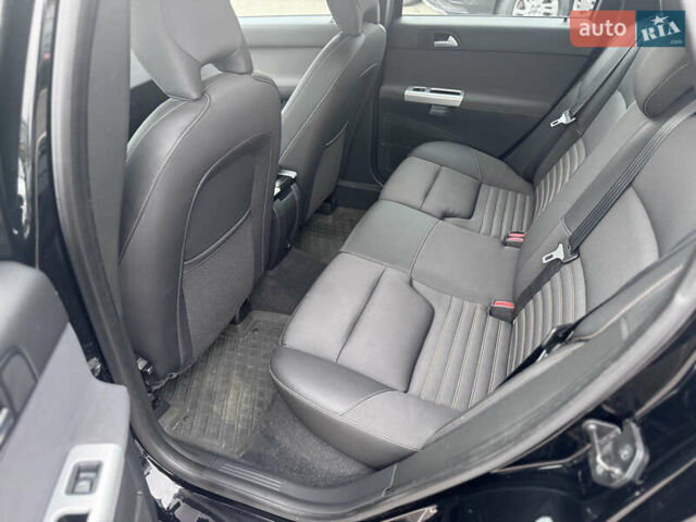 Черный Вольво В50, объемом двигателя 2 л и пробегом 200 тыс. км за 11300 $, фото 28 на Automoto.ua