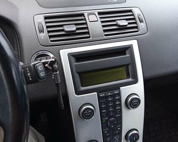 Черный Вольво В50, объемом двигателя 1.56 л и пробегом 248 тыс. км за 8400 $, фото 10 на Automoto.ua