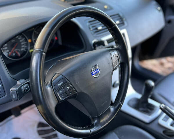 Черный Вольво В50, объемом двигателя 1.6 л и пробегом 228 тыс. км за 8999 $, фото 43 на Automoto.ua