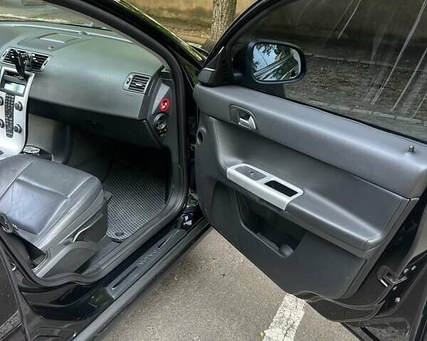 Черный Вольво В50, объемом двигателя 1.6 л и пробегом 240 тыс. км за 8600 $, фото 3 на Automoto.ua