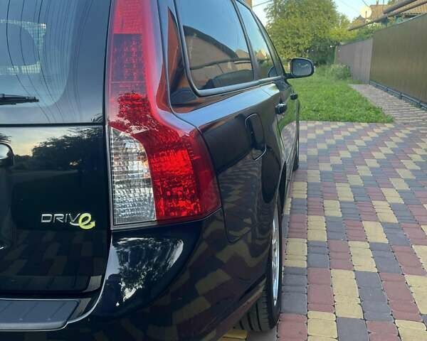 Черный Вольво В50, объемом двигателя 1.6 л и пробегом 237 тыс. км за 9100 $, фото 5 на Automoto.ua