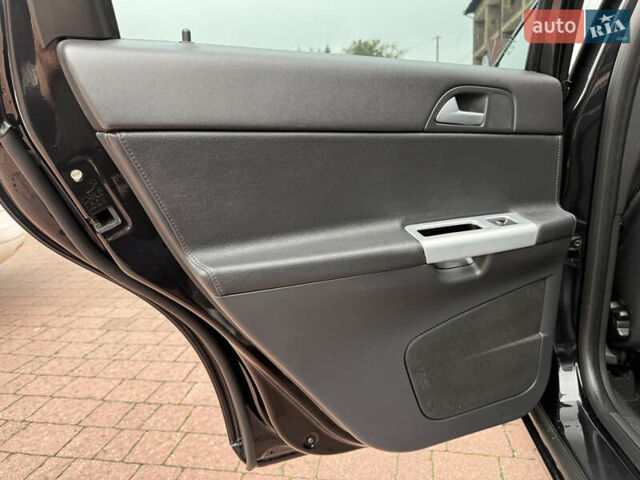 Черный Вольво В50, объемом двигателя 1.6 л и пробегом 244 тыс. км за 8850 $, фото 74 на Automoto.ua