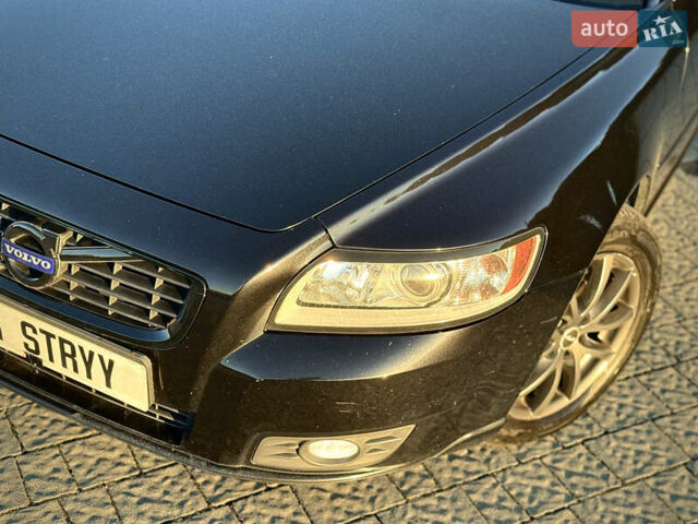Черный Вольво В50, объемом двигателя 1.6 л и пробегом 259 тыс. км за 7800 $, фото 12 на Automoto.ua