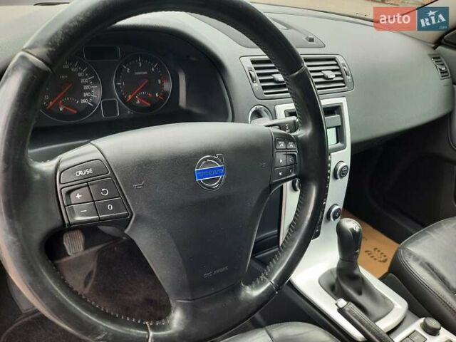 Вольво В50 2012 в Полтаве на Automoto.ua Черный Вольво В50, объемом двигателя 1.6 л и пробегом 210 тыс. км за 8299 $, фото 41 на Automoto.ua