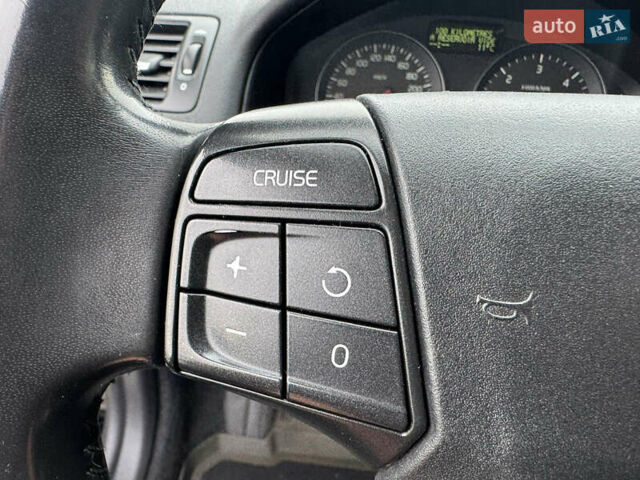 Черный Вольво В50, объемом двигателя 2 л и пробегом 200 тыс. км за 11300 $, фото 38 на Automoto.ua