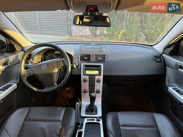 Черный Вольво В50, объемом двигателя 1.6 л и пробегом 259 тыс. км за 7800 $, фото 32 на Automoto.ua