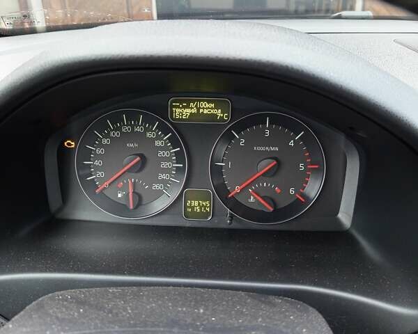 Черный Вольво В50, объемом двигателя 1.56 л и пробегом 248 тыс. км за 8400 $, фото 9 на Automoto.ua