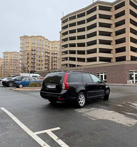 Черный Вольво В50, объемом двигателя 1.6 л и пробегом 320 тыс. км за 7800 $, фото 1 на Automoto.ua