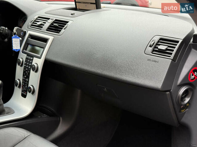 Черный Вольво В50, объемом двигателя 1.6 л и пробегом 244 тыс. км за 8850 $, фото 88 на Automoto.ua