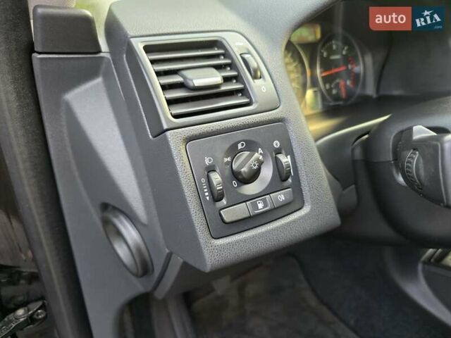 Черный Вольво В50, объемом двигателя 1.6 л и пробегом 192 тыс. км за 8799 $, фото 45 на Automoto.ua