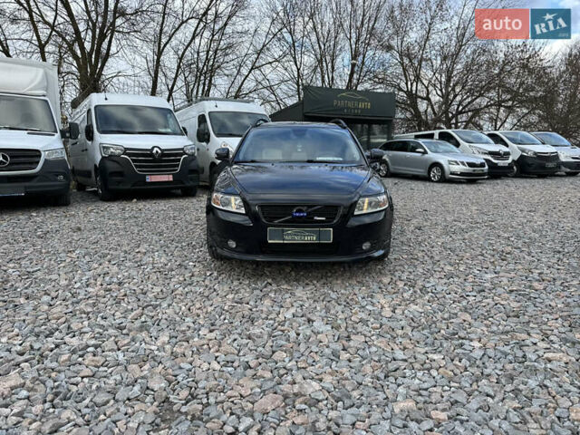 Черный Вольво В50, объемом двигателя 1.6 л и пробегом 189 тыс. км за 8000 $, фото 2 на Automoto.ua