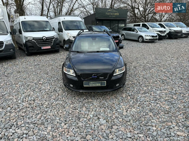 Черный Вольво В50, объемом двигателя 1.6 л и пробегом 189 тыс. км за 8000 $, фото 1 на Automoto.ua