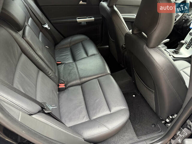 Черный Вольво В50, объемом двигателя 1.6 л и пробегом 244 тыс. км за 8850 $, фото 76 на Automoto.ua