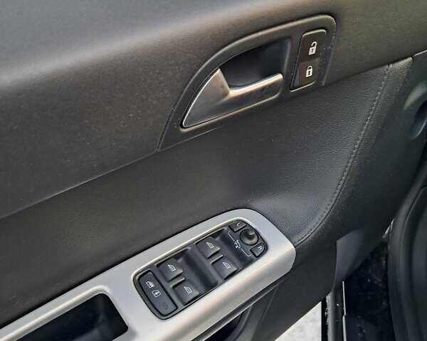 Чорний Вольво V50, об'ємом двигуна 2 л та пробігом 300 тис. км за 6999 $, фото 36 на Automoto.ua
