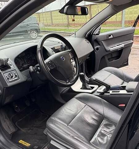 Черный Вольво В50, объемом двигателя 1.6 л и пробегом 320 тыс. км за 7800 $, фото 15 на Automoto.ua