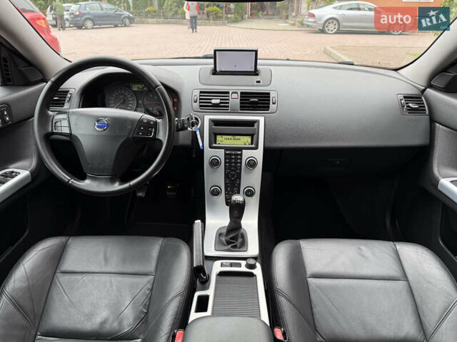 Черный Вольво В50, объемом двигателя 1.6 л и пробегом 244 тыс. км за 8850 $, фото 92 на Automoto.ua