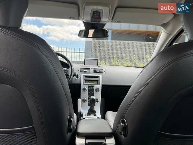 Черный Вольво В50, объемом двигателя 1.6 л и пробегом 236 тыс. км за 8650 $, фото 93 на Automoto.ua