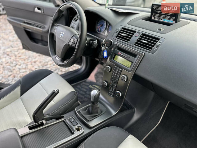 Черный Вольво В50, объемом двигателя 1.6 л и пробегом 189 тыс. км за 8000 $, фото 36 на Automoto.ua