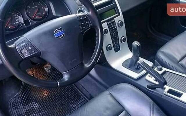 Черный Вольво В50, объемом двигателя 1.6 л и пробегом 350 тыс. км за 6400 $, фото 8 на Automoto.ua