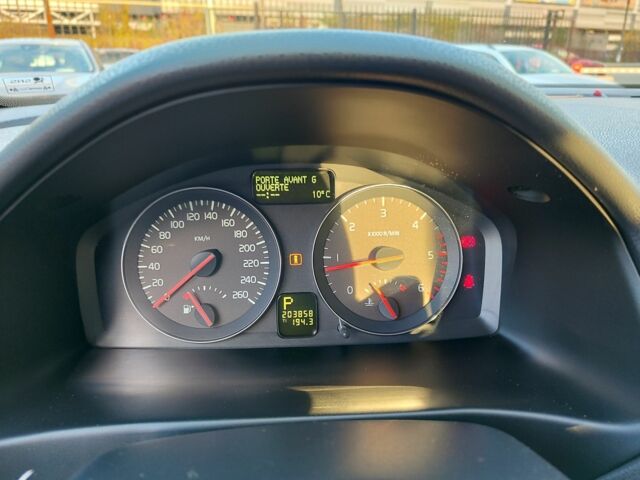 Черный Вольво В50, объемом двигателя 2 л и пробегом 200 тыс. км за 11299 $, фото 18 на Automoto.ua