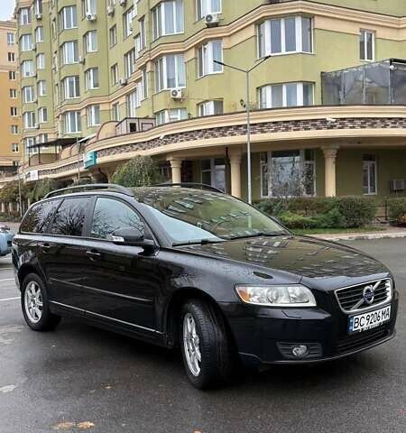 Черный Вольво В50, объемом двигателя 1.6 л и пробегом 320 тыс. км за 7800 $, фото 3 на Automoto.ua