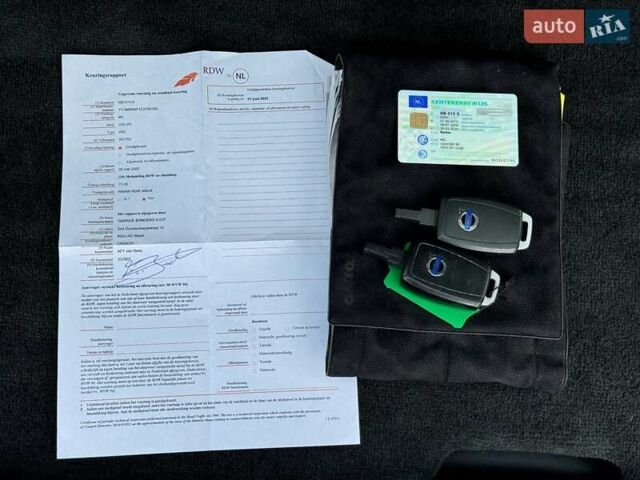 Черный Вольво В50, объемом двигателя 1.6 л и пробегом 236 тыс. км за 8650 $, фото 5 на Automoto.ua