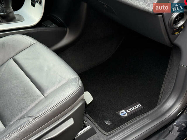 Черный Вольво В50, объемом двигателя 1.6 л и пробегом 244 тыс. км за 8850 $, фото 89 на Automoto.ua