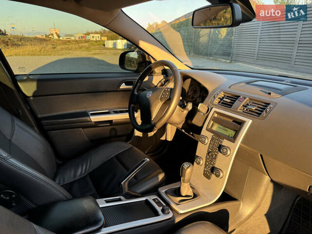 Черный Вольво В50, объемом двигателя 1.6 л и пробегом 259 тыс. км за 7800 $, фото 3 на Automoto.ua