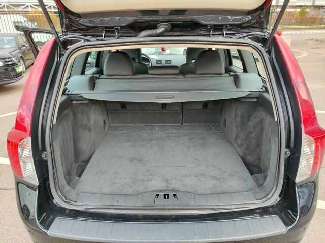 Черный Вольво В50, объемом двигателя 2 л и пробегом 200 тыс. км за 11299 $, фото 11 на Automoto.ua