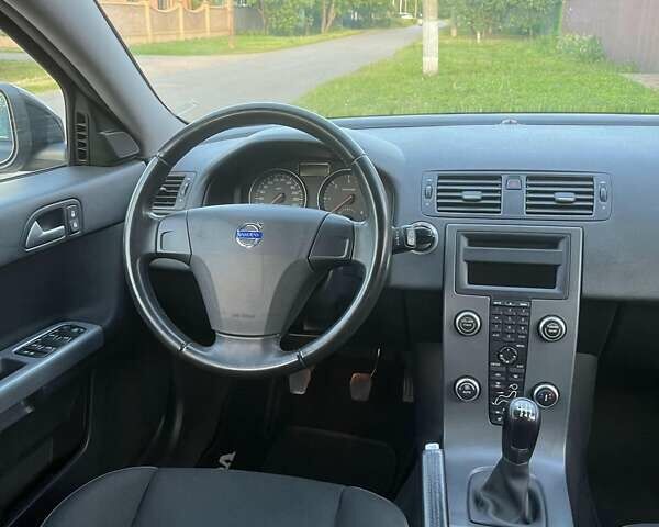 Черный Вольво В50, объемом двигателя 1.6 л и пробегом 237 тыс. км за 9100 $, фото 25 на Automoto.ua