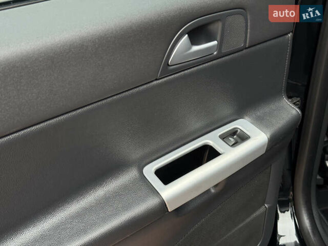 Черный Вольво В50, объемом двигателя 1.6 л и пробегом 244 тыс. км за 8850 $, фото 75 на Automoto.ua