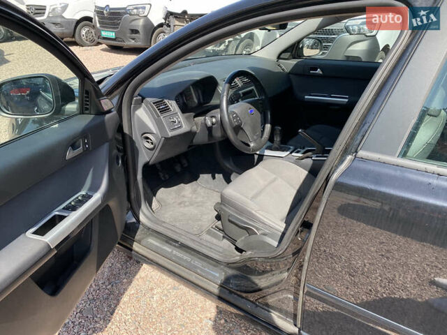 Черный Вольво В50, объемом двигателя 2 л и пробегом 215 тыс. км за 8400 $, фото 10 на Automoto.ua