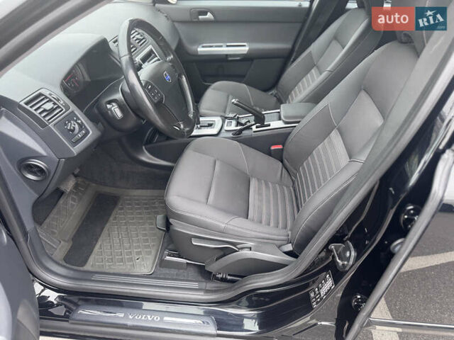 Черный Вольво В50, объемом двигателя 2 л и пробегом 200 тыс. км за 11300 $, фото 19 на Automoto.ua