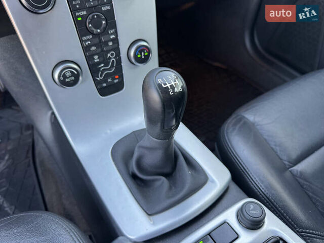 Черный Вольво В50, объемом двигателя 1.6 л и пробегом 259 тыс. км за 7800 $, фото 56 на Automoto.ua