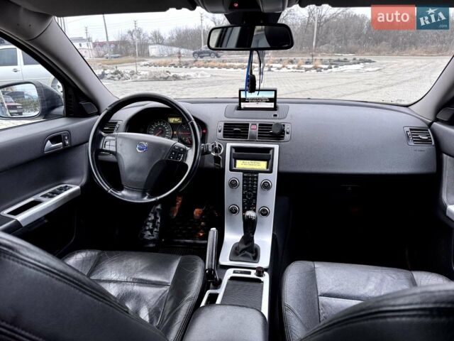 Черный Вольво В50, объемом двигателя 1.6 л и пробегом 300 тыс. км за 6600 $, фото 6 на Automoto.ua