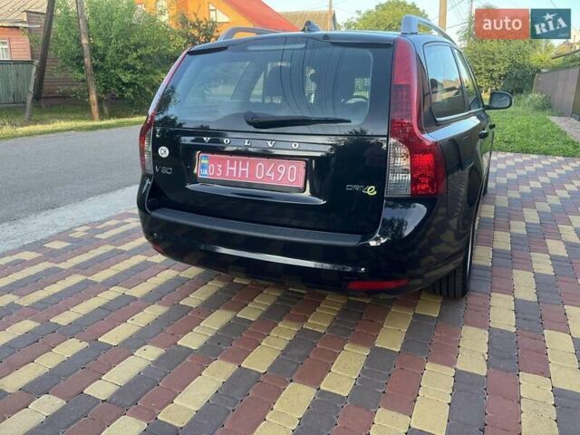 Черный Вольво В50, объемом двигателя 1.6 л и пробегом 237 тыс. км за 9100 $, фото 6 на Automoto.ua