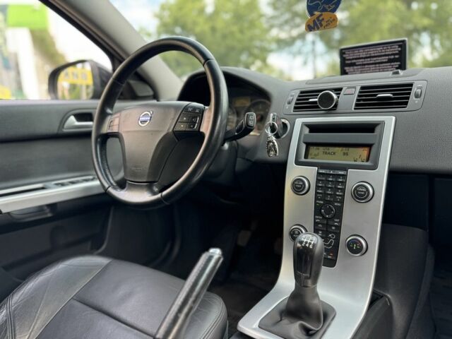 Черный Вольво В50, объемом двигателя 1.6 л и пробегом 244 тыс. км за 7900 $, фото 13 на Automoto.ua