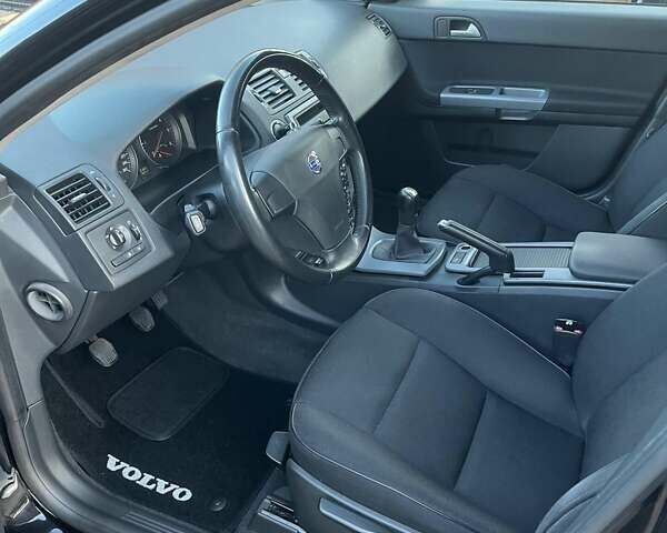 Черный Вольво В50, объемом двигателя 1.6 л и пробегом 237 тыс. км за 9100 $, фото 32 на Automoto.ua