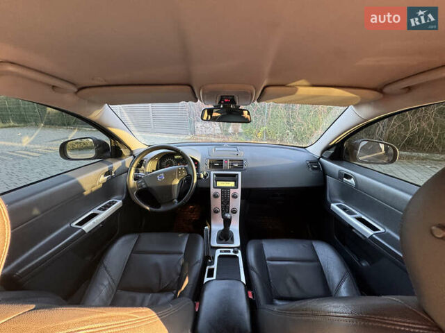 Черный Вольво В50, объемом двигателя 1.6 л и пробегом 259 тыс. км за 7800 $, фото 31 на Automoto.ua