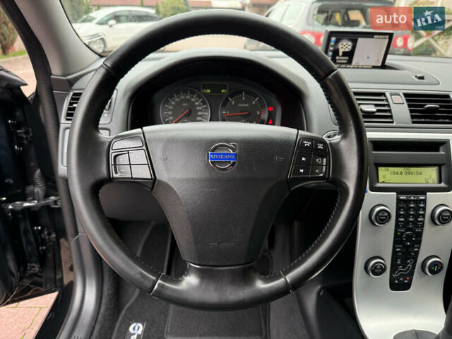 Черный Вольво В50, объемом двигателя 1.6 л и пробегом 244 тыс. км за 8850 $, фото 48 на Automoto.ua